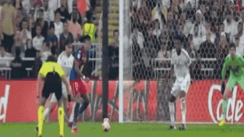 21世纪百大球星排行榜：梅西独领风骚，前十球星半数曾披巴塞罗那战袍